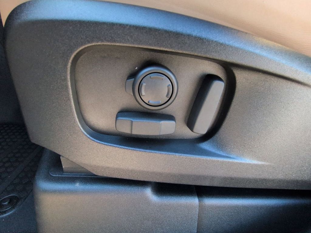 Thumbnail: 2026 Land Rover Defender - 26