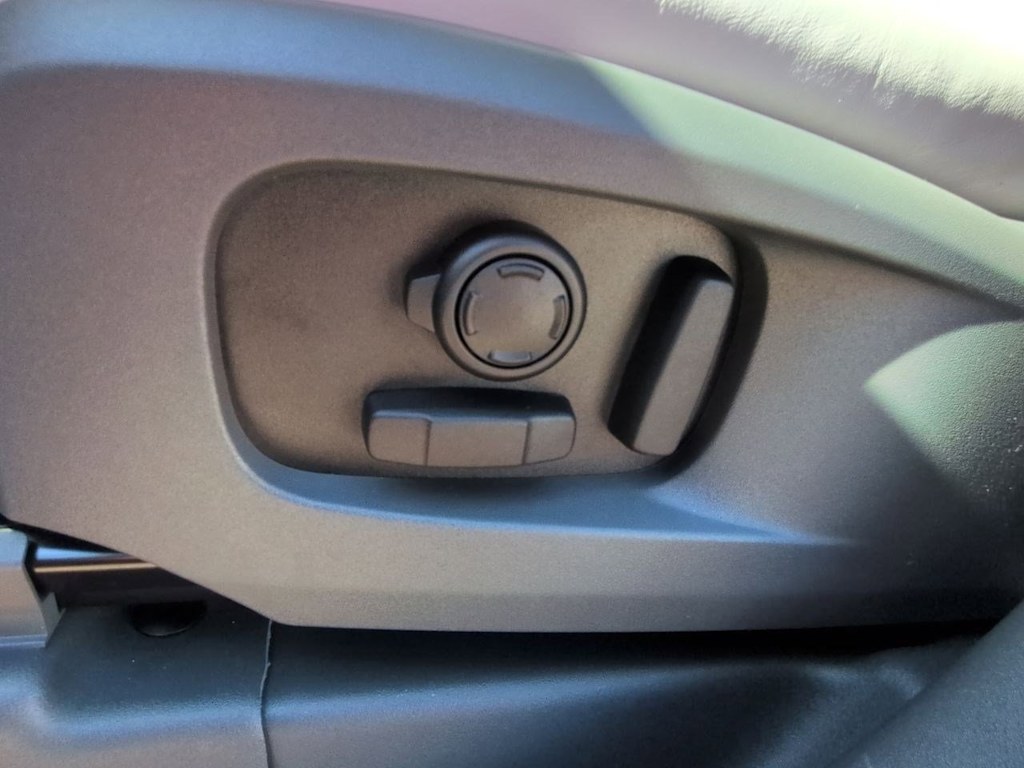 Thumbnail: 2026 Land Rover Defender - 26