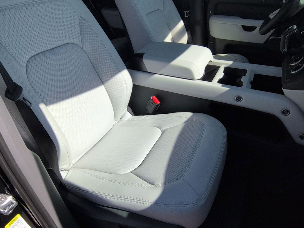 Thumbnail: 2026 Land Rover Defender - 30