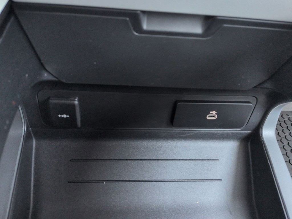 Thumbnail: 2026 Land Rover Defender - 37