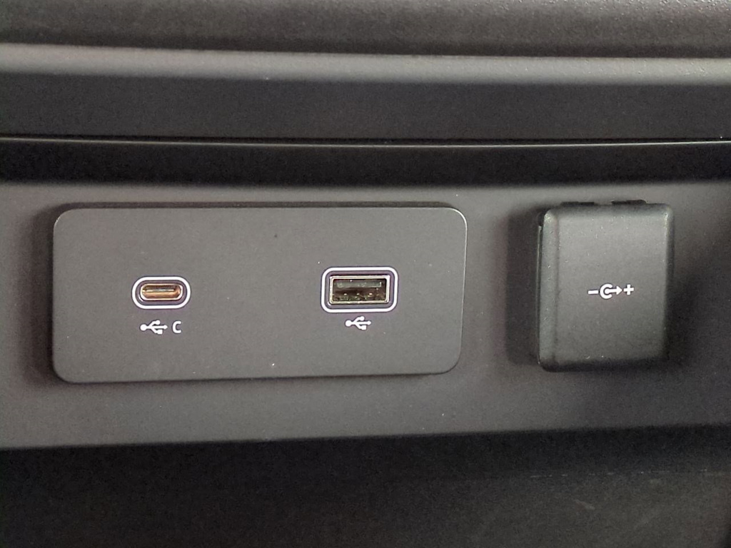 Thumbnail: 2024 Land Rover Defender - 38