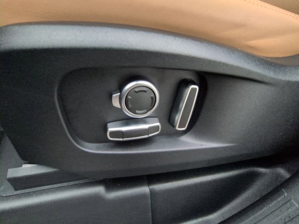 Thumbnail: 2026 Land Rover Defender - 25