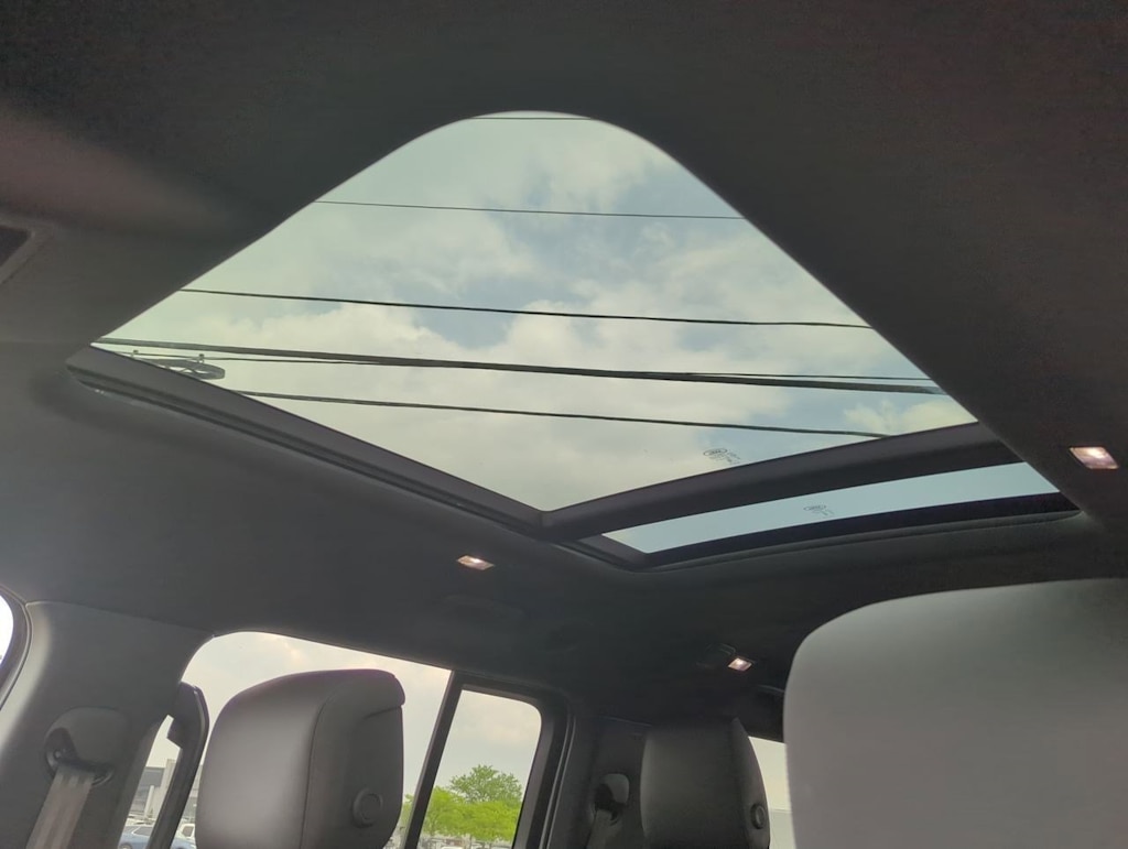 Thumbnail: 2025 Land Rover Defender - 24