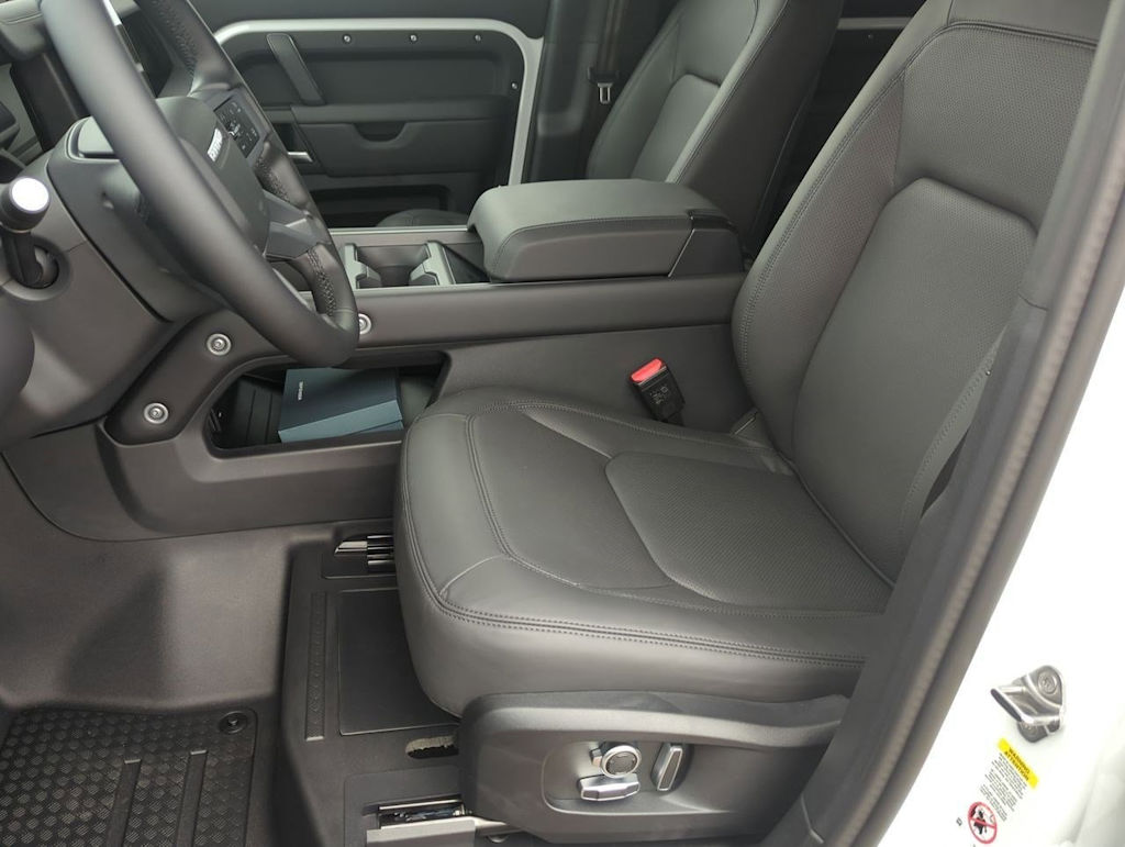 Thumbnail: 2025 Land Rover Defender - 9