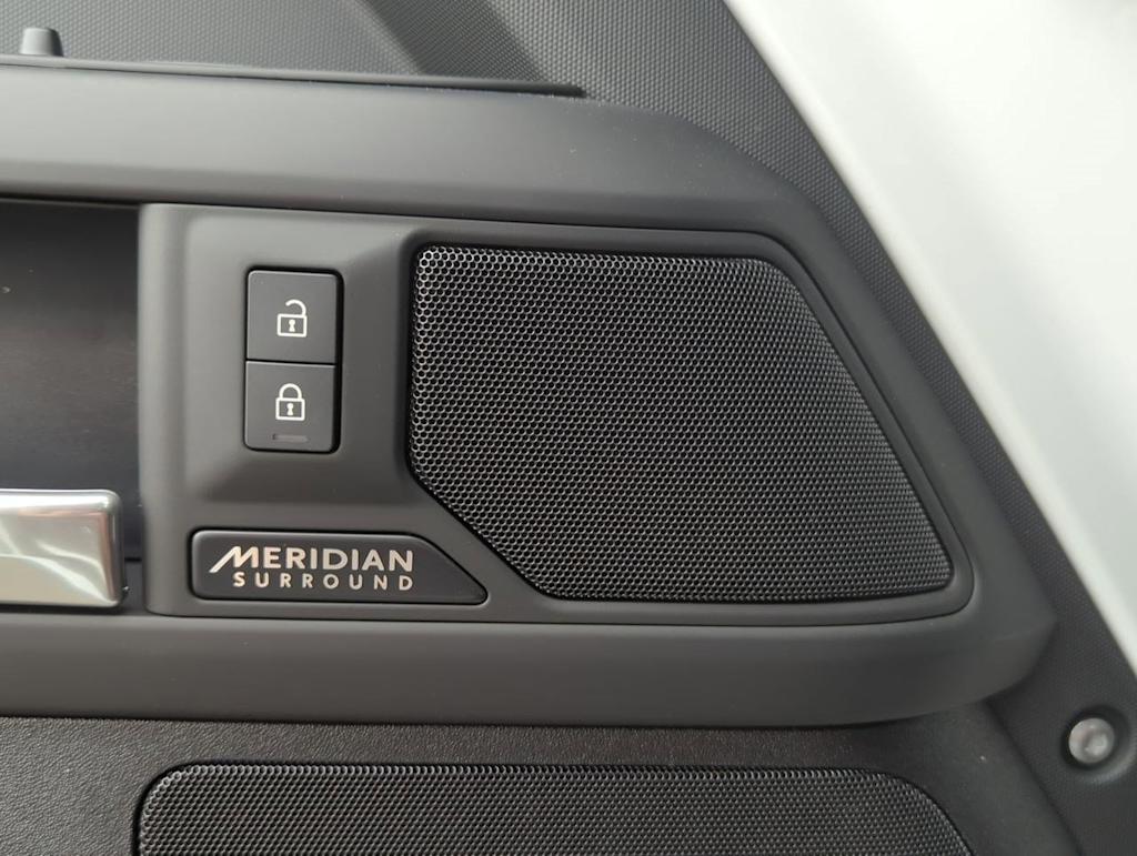 Thumbnail: 2025 Land Rover Defender - 33