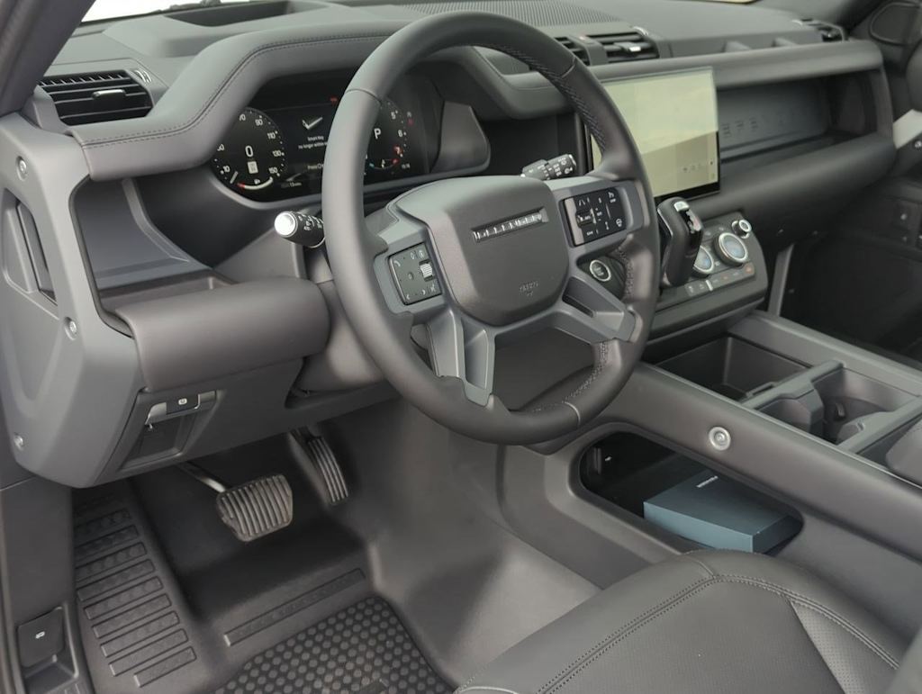 Thumbnail: 2025 Land Rover Defender - 2