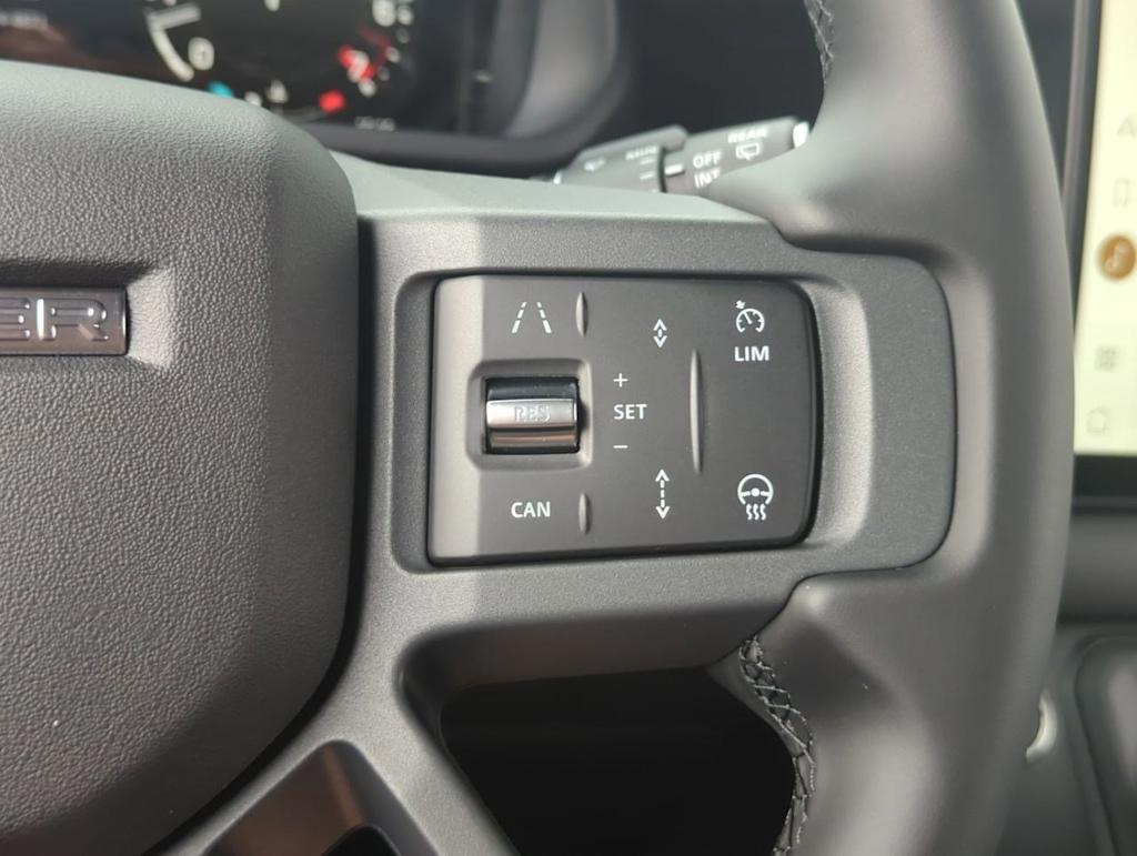 Thumbnail: 2025 Land Rover Defender - 29