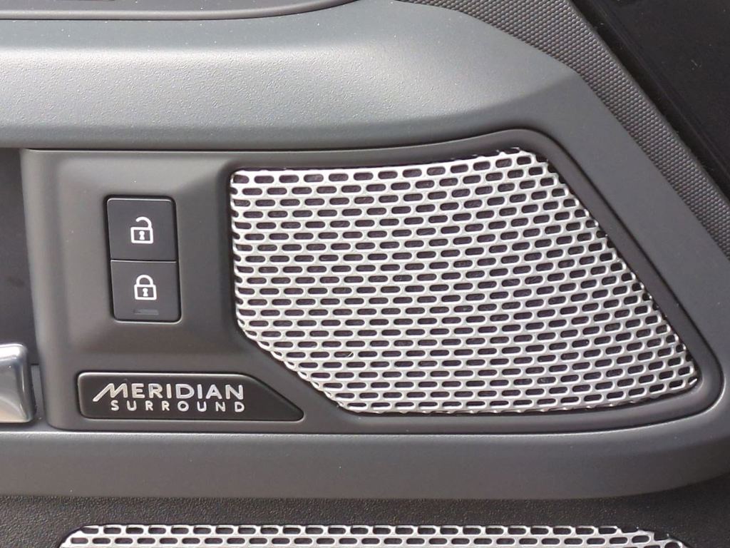 Thumbnail: 2023 Land Rover Defender - 37