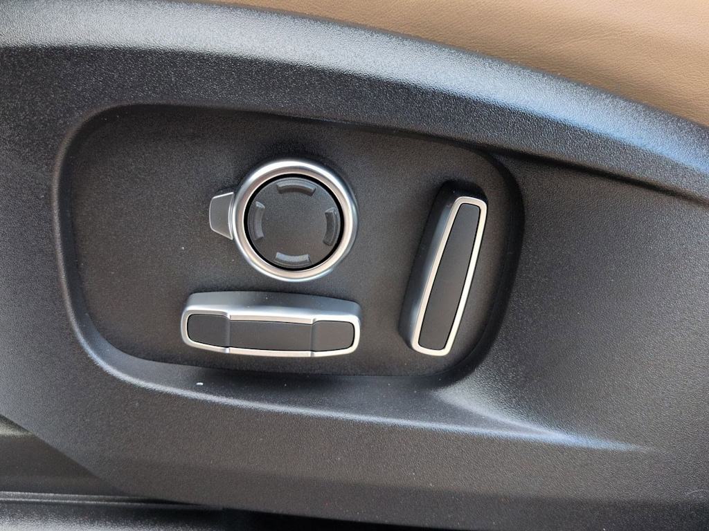 Thumbnail: 2026 Land Rover Defender - 26