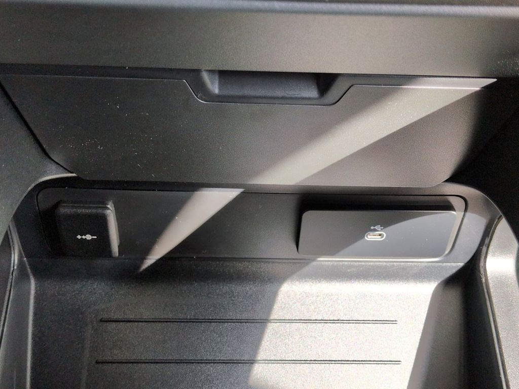 Thumbnail: 2026 Land Rover Defender - 39