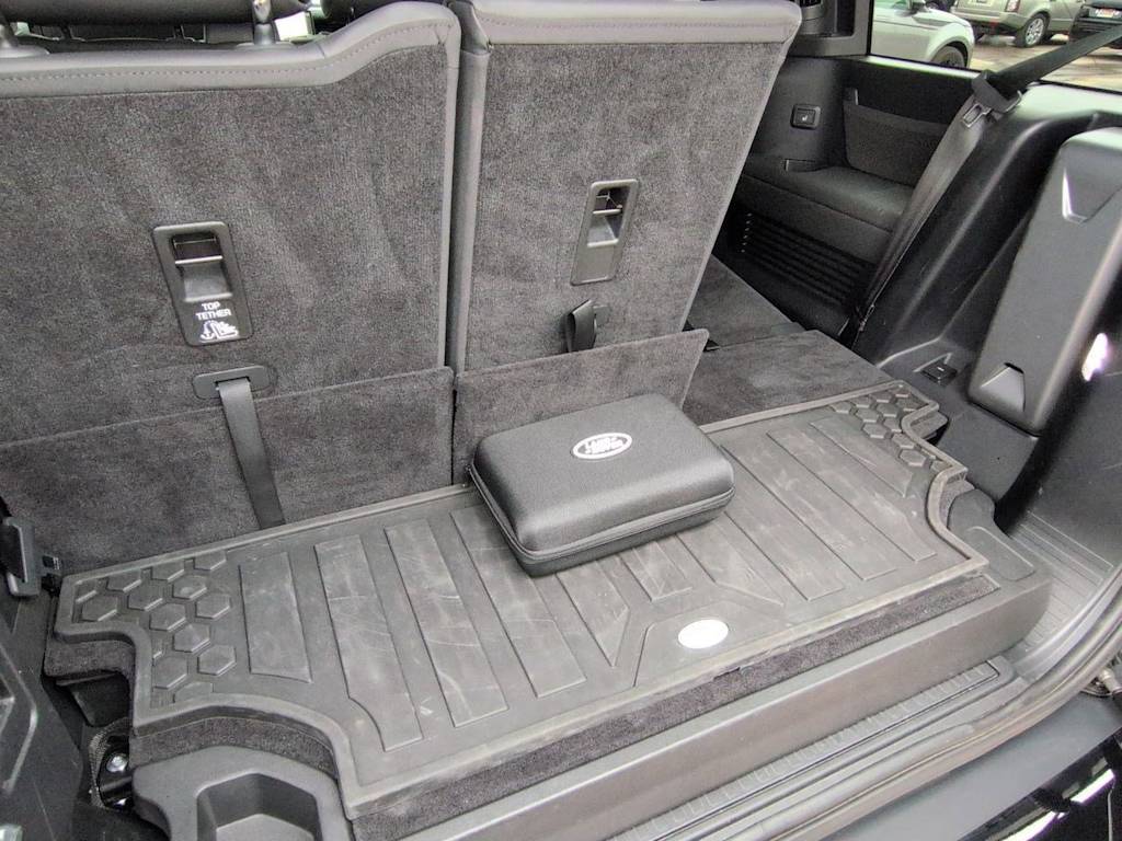 Thumbnail: 2024 Land Rover Defender - 38