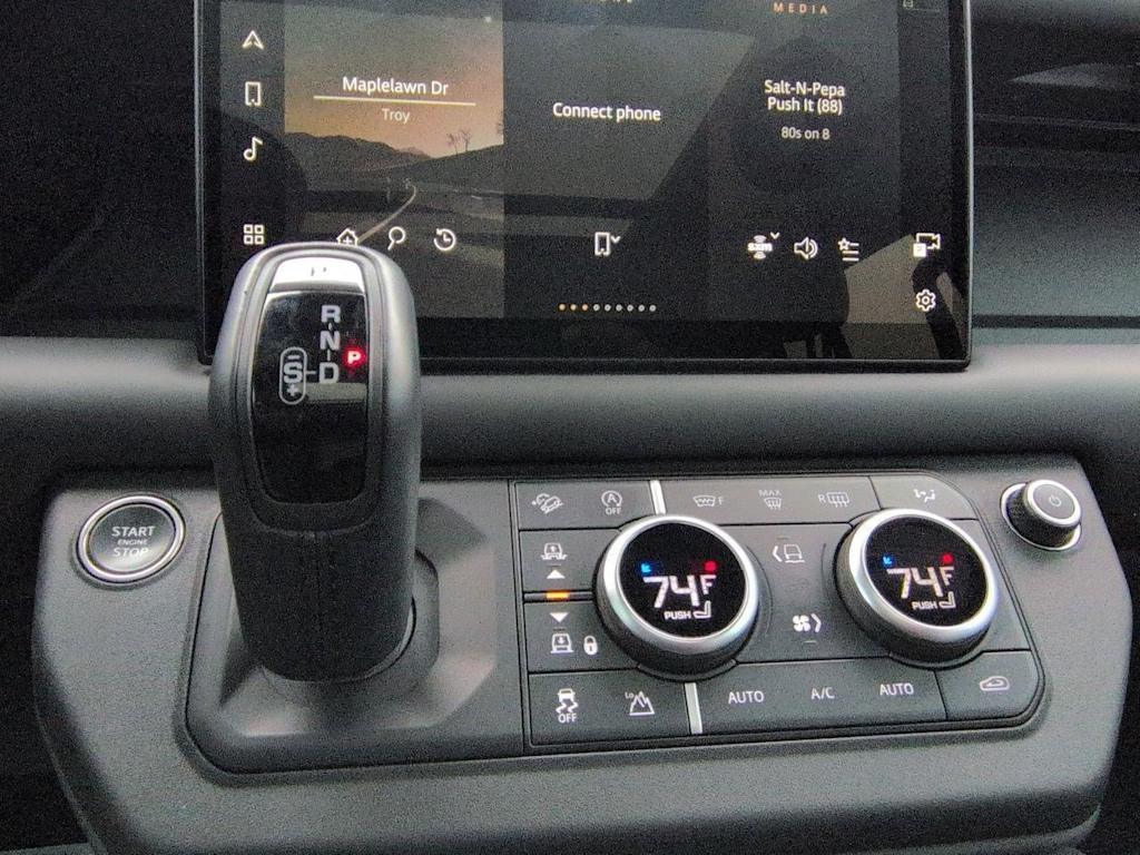 Thumbnail: 2024 Land Rover Defender - 34