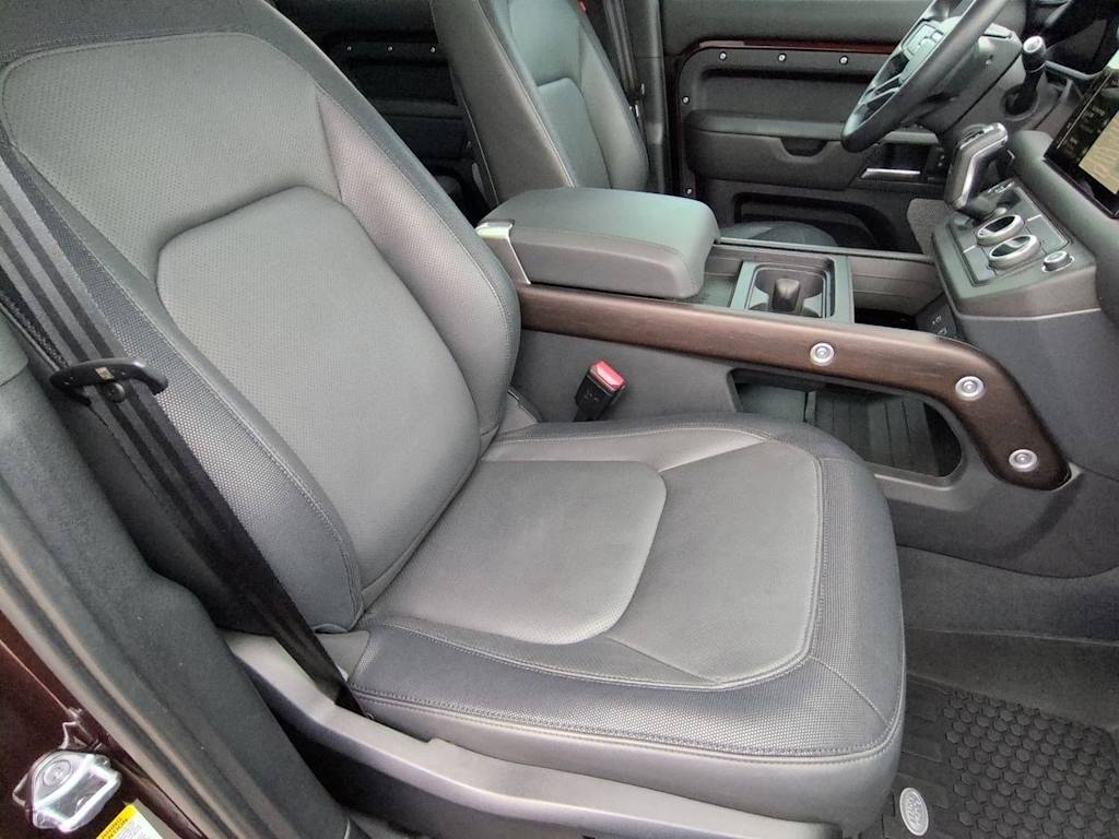 Thumbnail: 2024 Land Rover Defender - 11