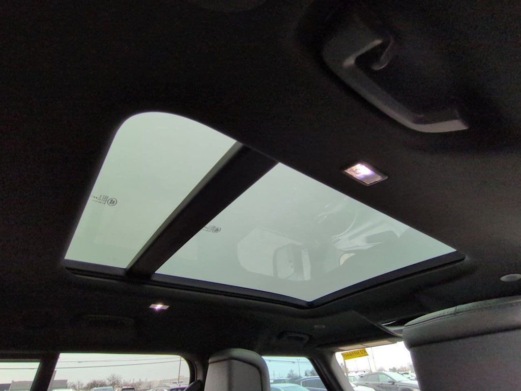 Thumbnail: 2024 Land Rover Defender - 29