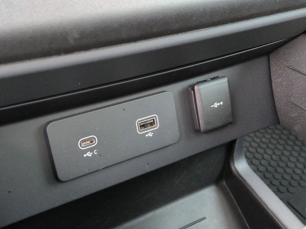 Thumbnail: 2024 Land Rover Defender - 37