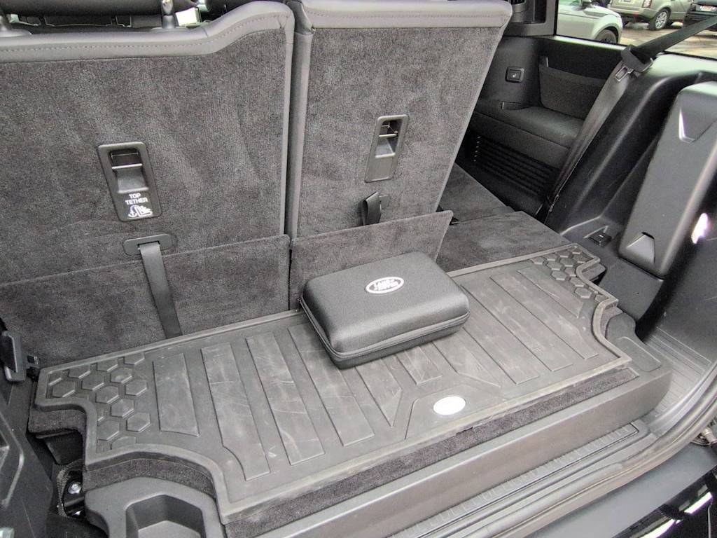 Thumbnail: 2024 Land Rover Defender - 38