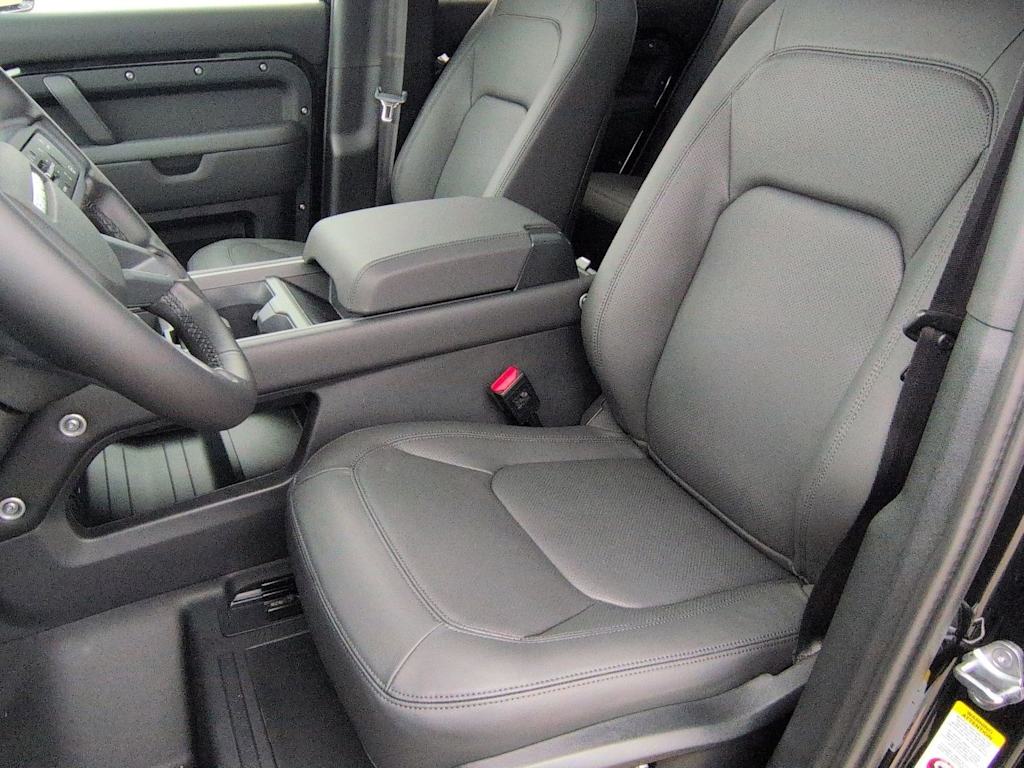 Thumbnail: 2026 Land Rover Defender - 10