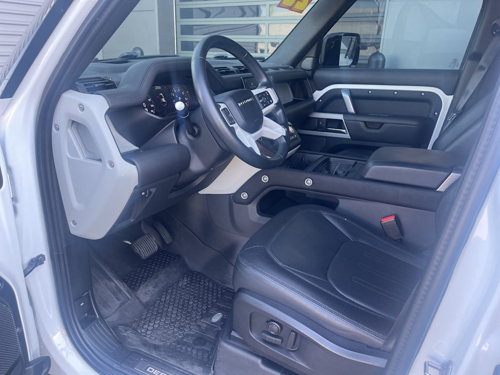 Thumbnail: 2022 Land Rover Defender - 9