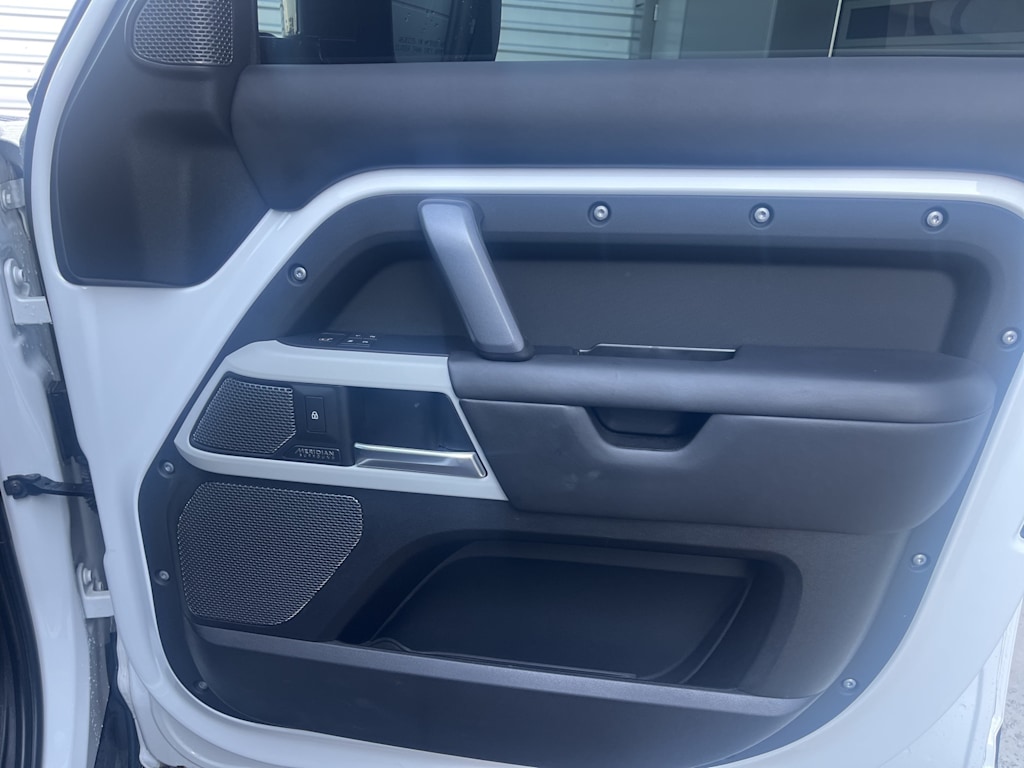 Thumbnail: 2022 Land Rover Defender - 21
