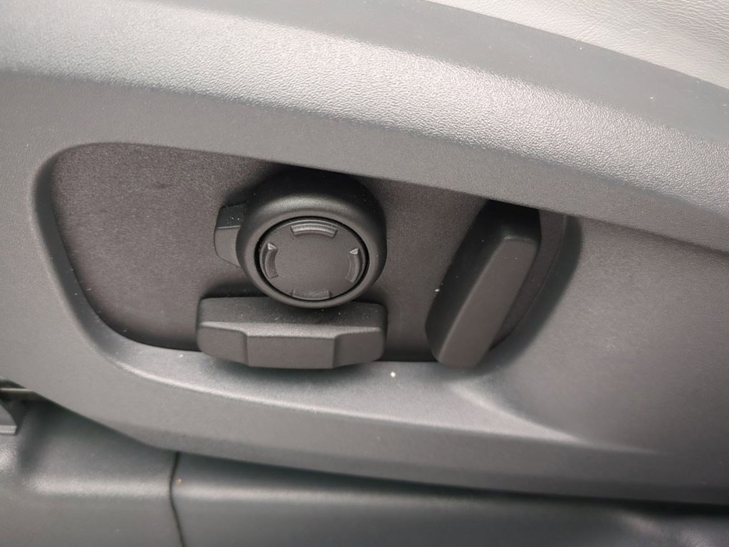 Thumbnail: 2025 Land Rover Defender - 26