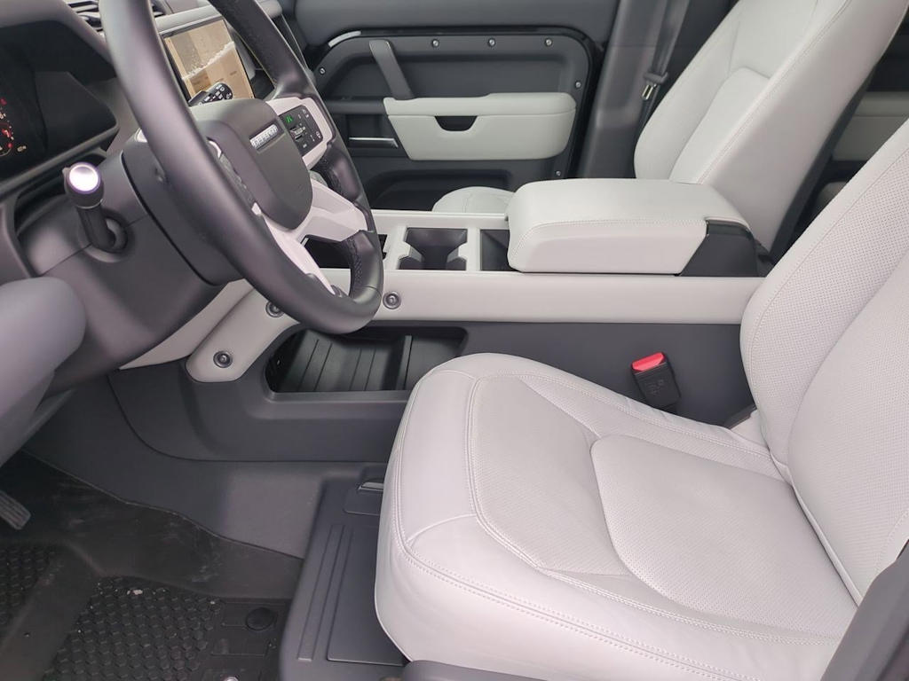 Thumbnail: 2025 Land Rover Defender - 10