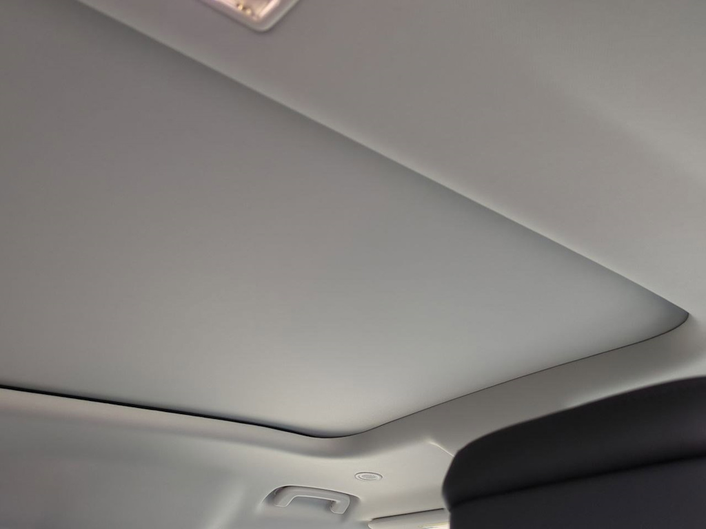 Thumbnail: 2025 Land Rover Defender - 28