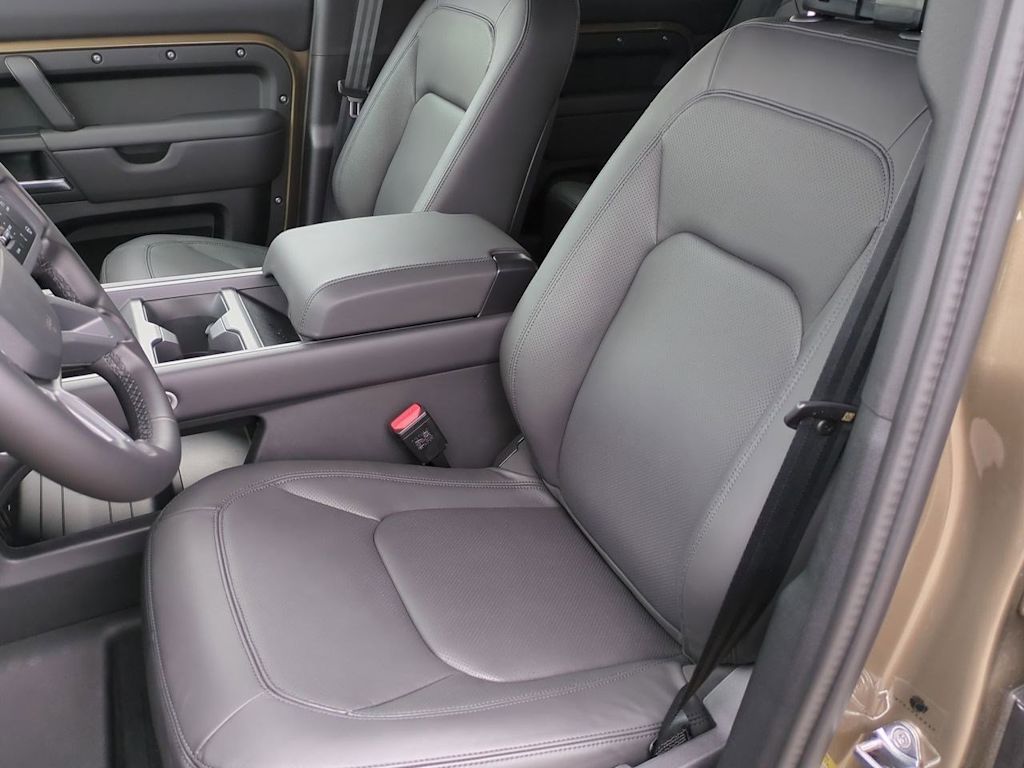 Thumbnail: 2025 Land Rover Defender - 9