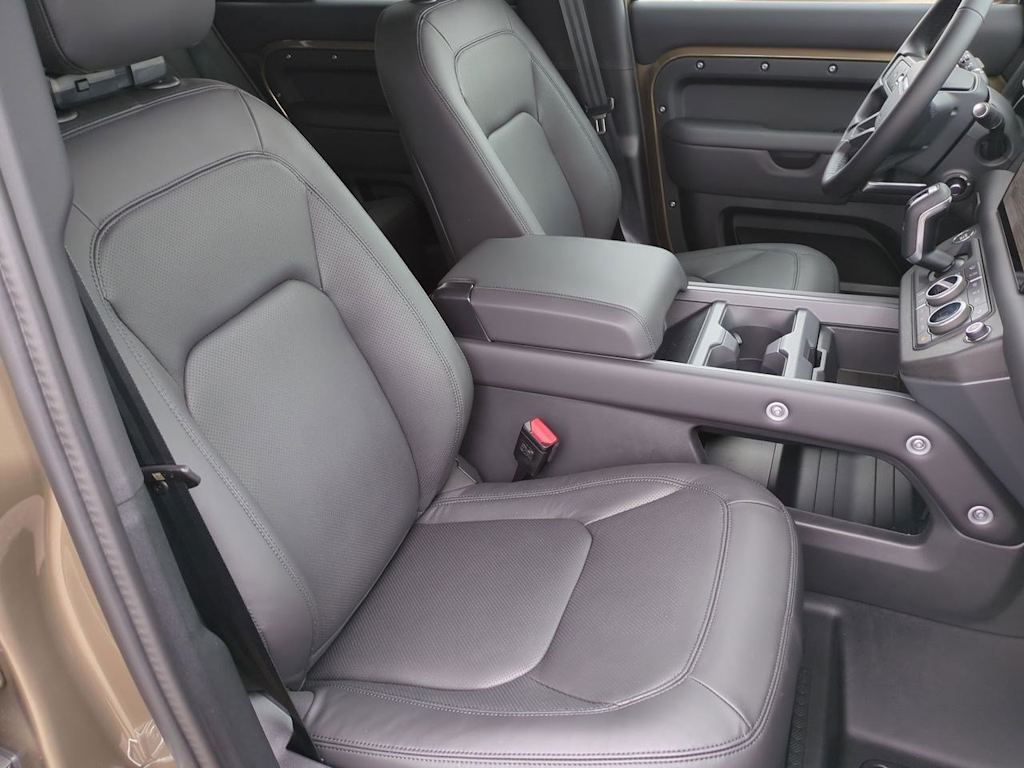 Thumbnail: 2025 Land Rover Defender - 10