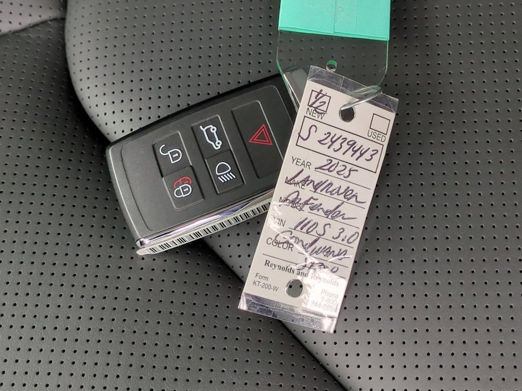 Thumbnail: 2025 Land Rover Defender - 17