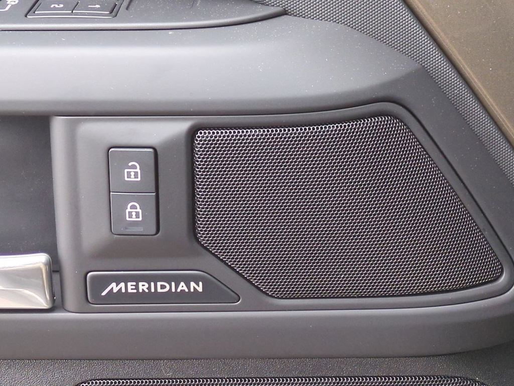 Thumbnail: 2025 Land Rover Defender - 34