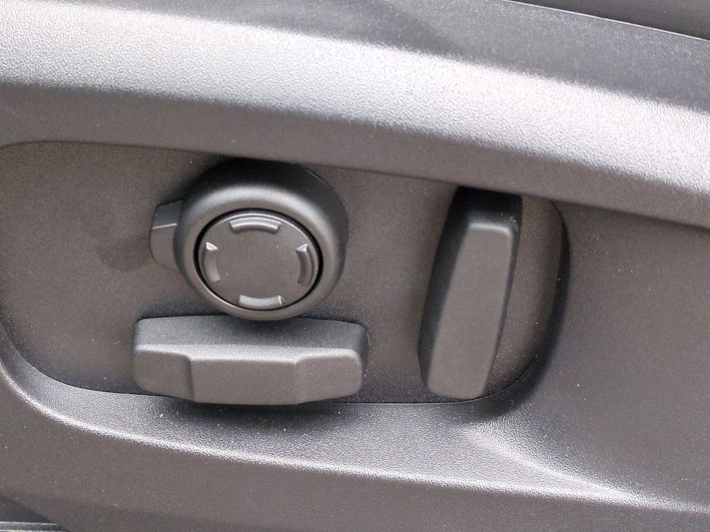 Thumbnail: 2025 Land Rover Defender - 25