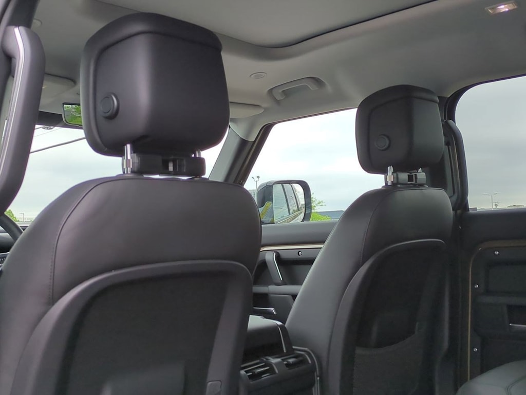 Thumbnail: 2025 Land Rover Defender - 11