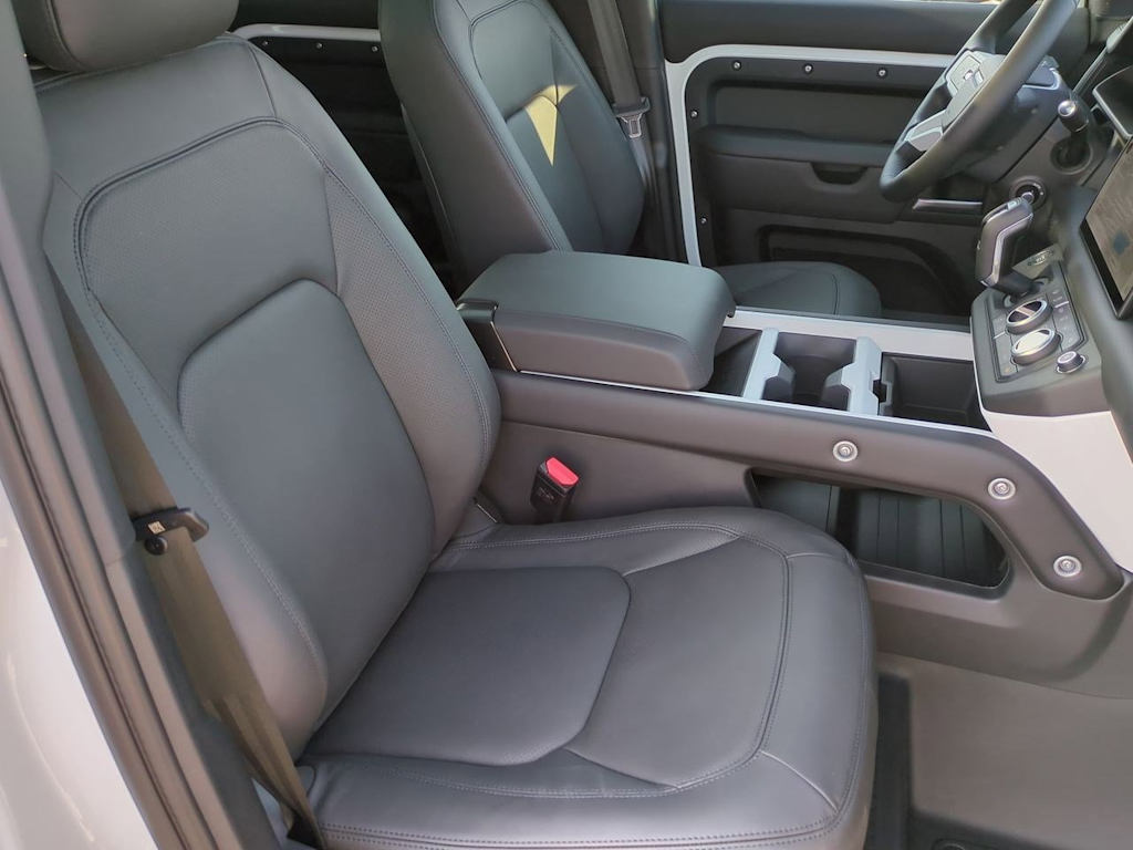 Thumbnail: 2025 Land Rover Defender - 11