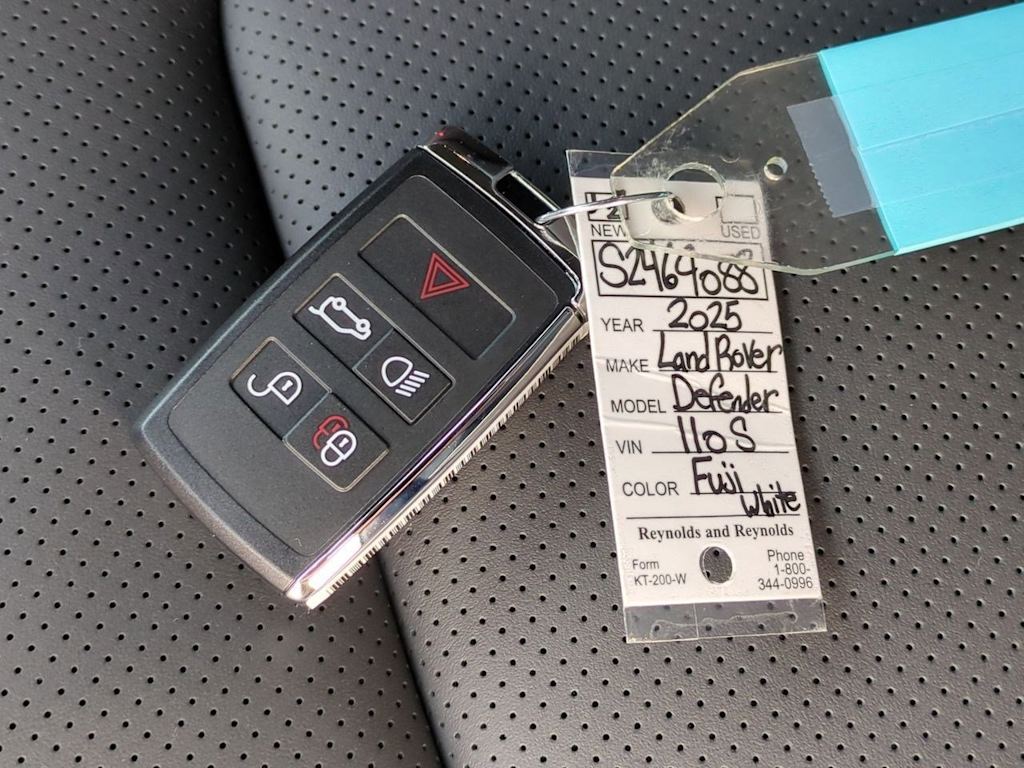 Thumbnail: 2025 Land Rover Defender - 17