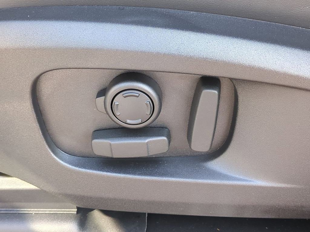 Thumbnail: 2025 Land Rover Defender - 25