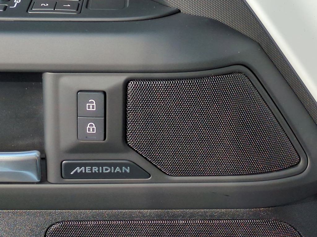 Thumbnail: 2025 Land Rover Defender - 35