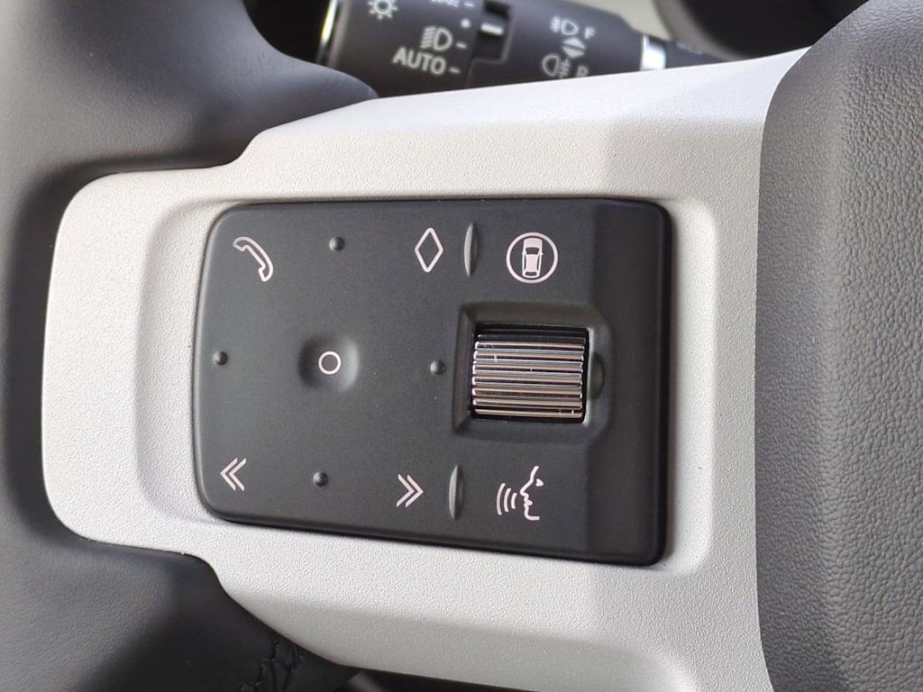 Thumbnail: 2025 Land Rover Defender - 30