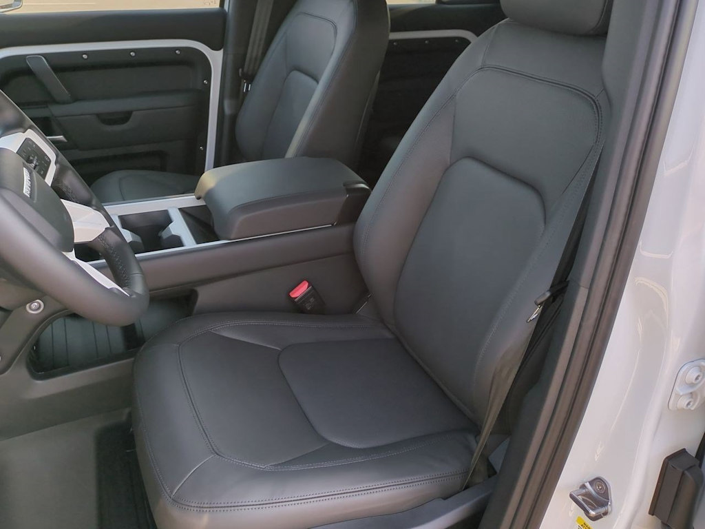 Thumbnail: 2025 Land Rover Defender - 10