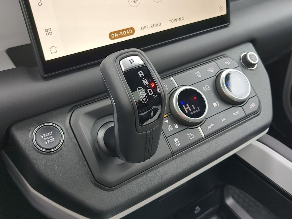 2025 Land Rover Defender 110 38