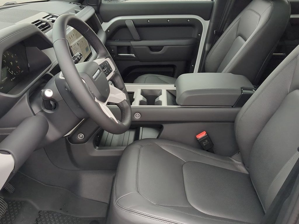 2025 Land Rover Defender 110 10