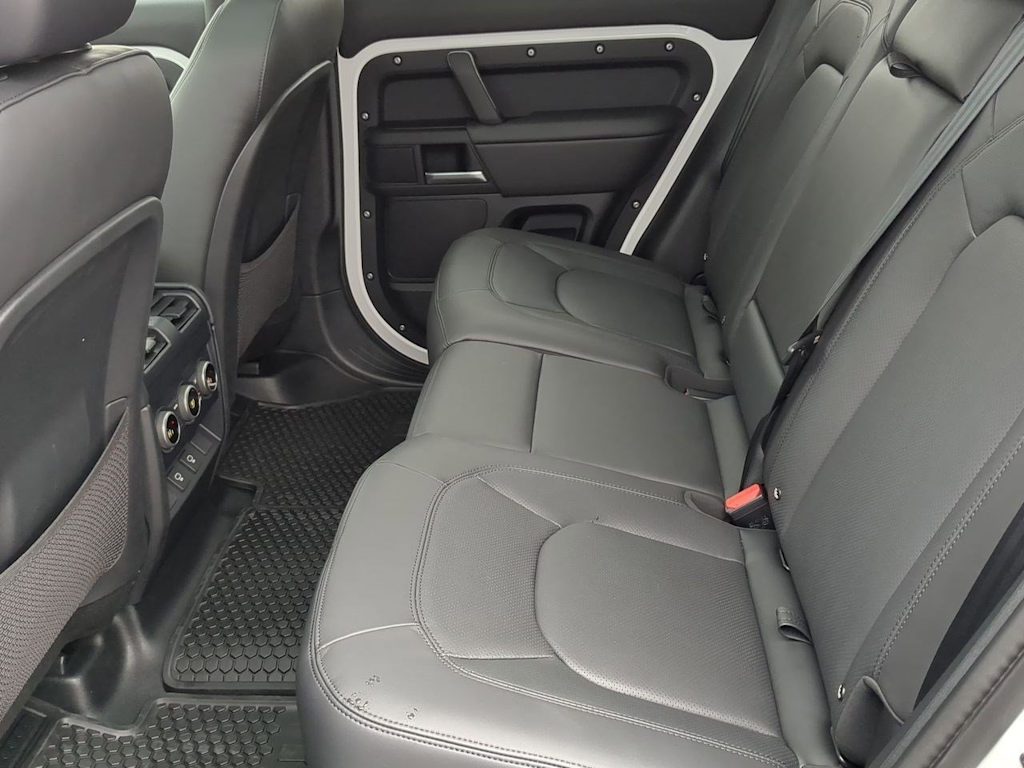 2025 Land Rover Defender 110 26