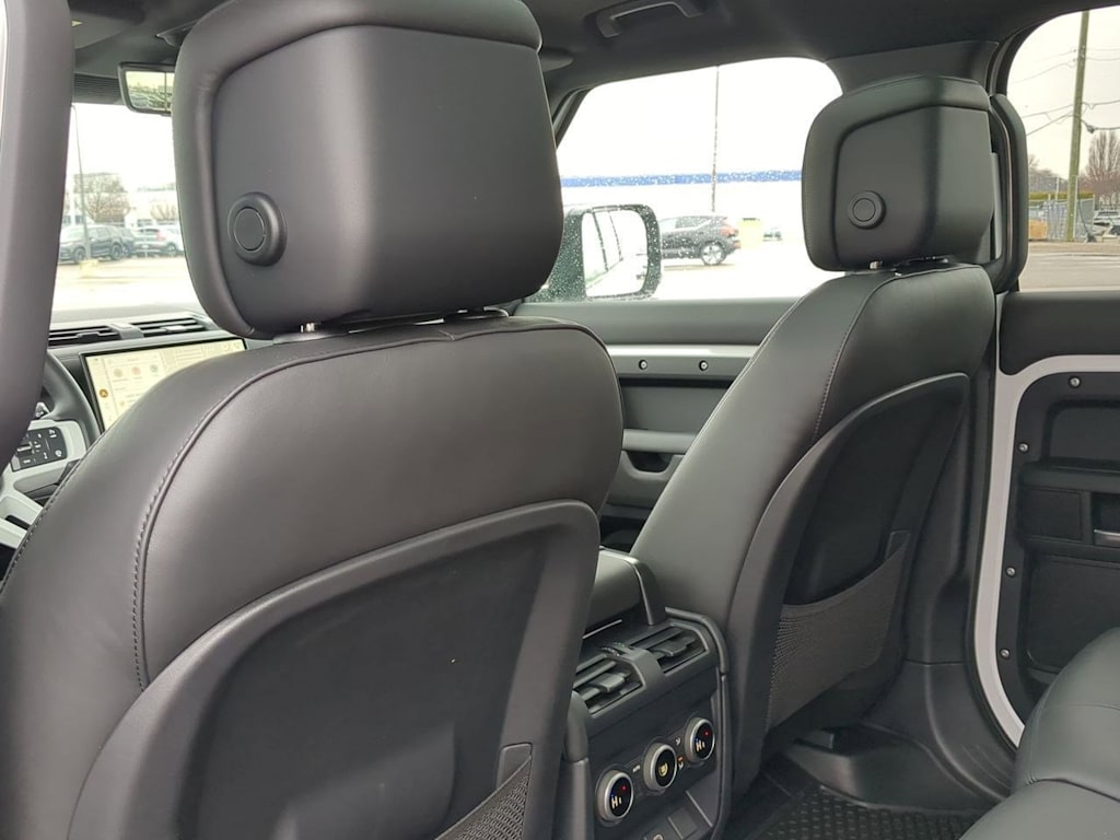 2025 Land Rover Defender 110 12