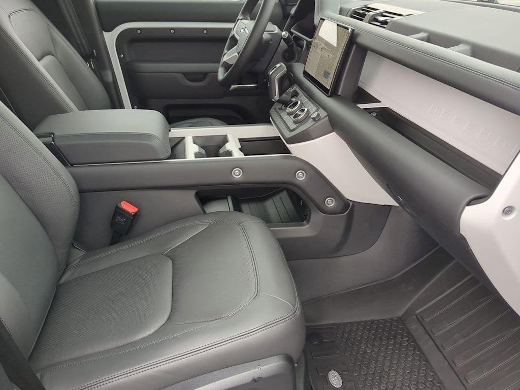 2025 Land Rover Defender 110 11