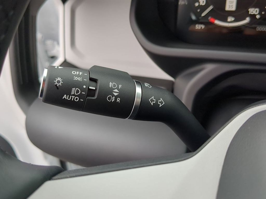 2025 Land Rover Defender 110 33