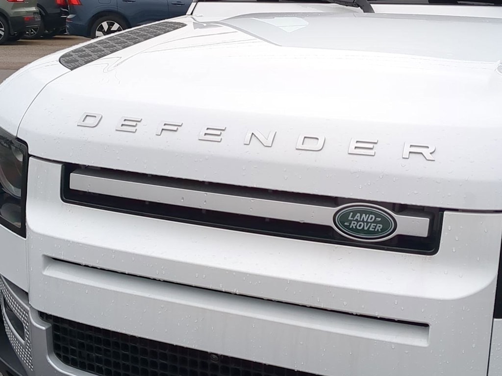 2025 Land Rover Defender 110 6