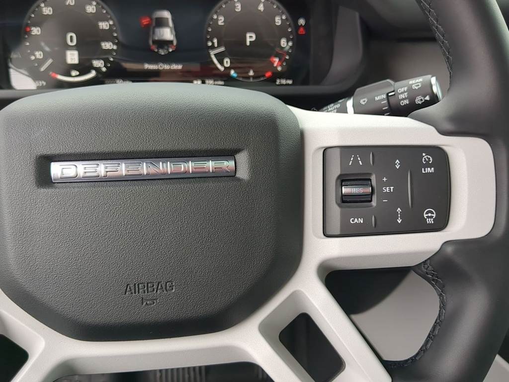 2025 Land Rover Defender 110 31