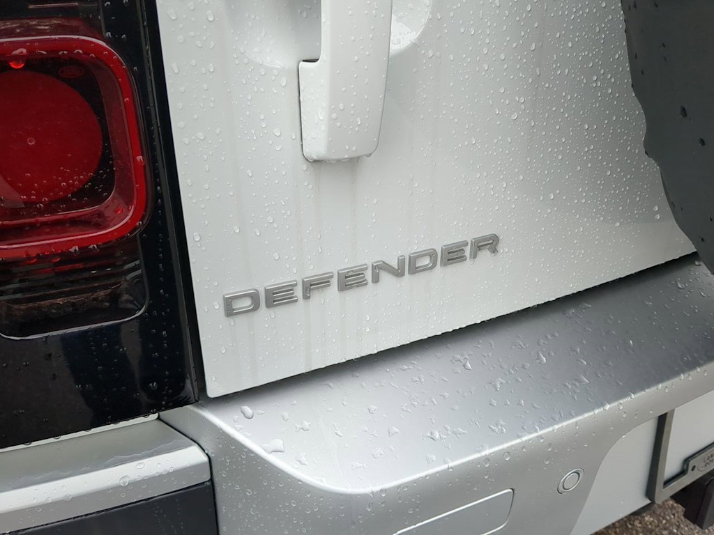 2025 Land Rover Defender 110 23
