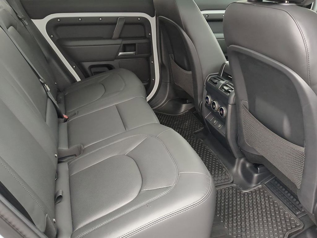 2025 Land Rover Defender 110 27