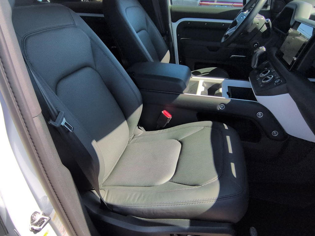 Thumbnail: 2025 Land Rover Defender - 11