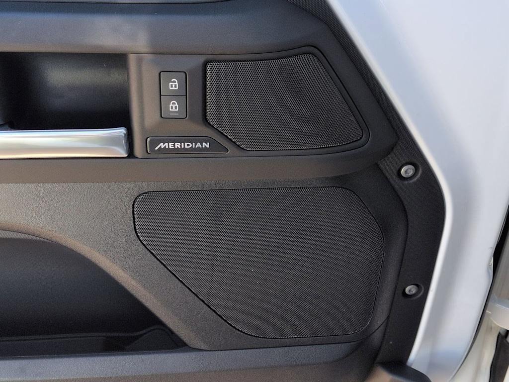 Thumbnail: 2025 Land Rover Defender - 36